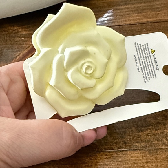 Ivory Rose Hair Clip - Picture 3 of 4